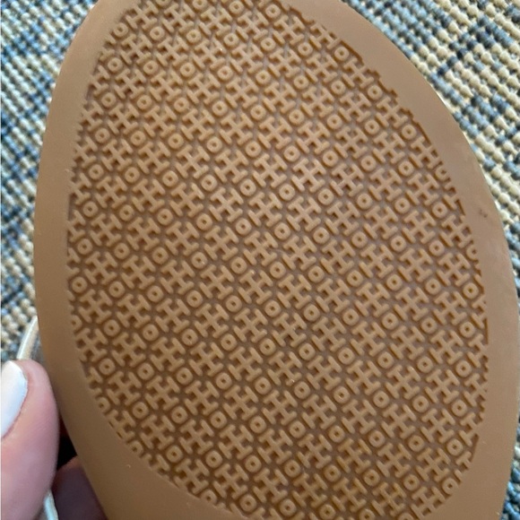 Tory Burch Benton White Calf Leather Thong Sandals Gold Logo US 7 - Picture 6 of 6